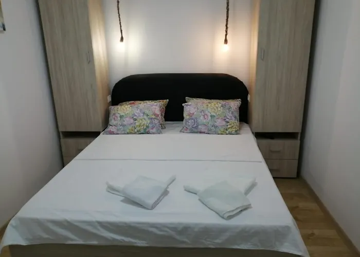 Apartamentul Lucmar *